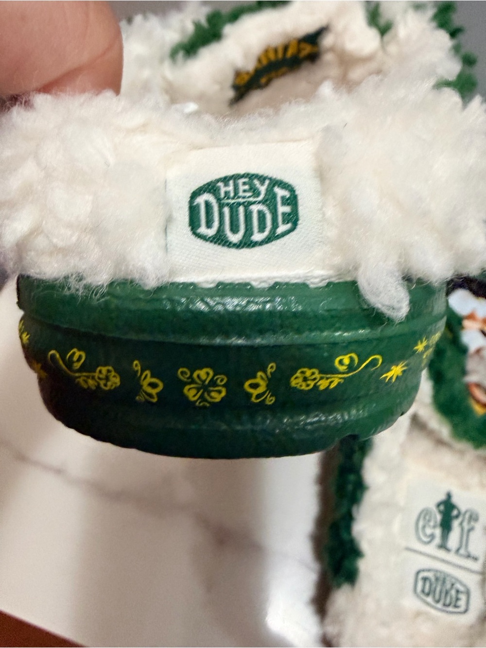 Hey dude men’s Wally mules Green Faux-Fur Holiday Slip-On Slippers - Picture 4 of 6